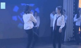 美女老乡吃瓜视频大全免费观看,美女老乡吃瓜视频大全，笑料横生，欢乐无限
