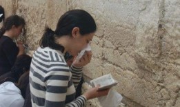 娱乐吃瓜君妈宝男,揭秘娱乐圈中的妈宝现象